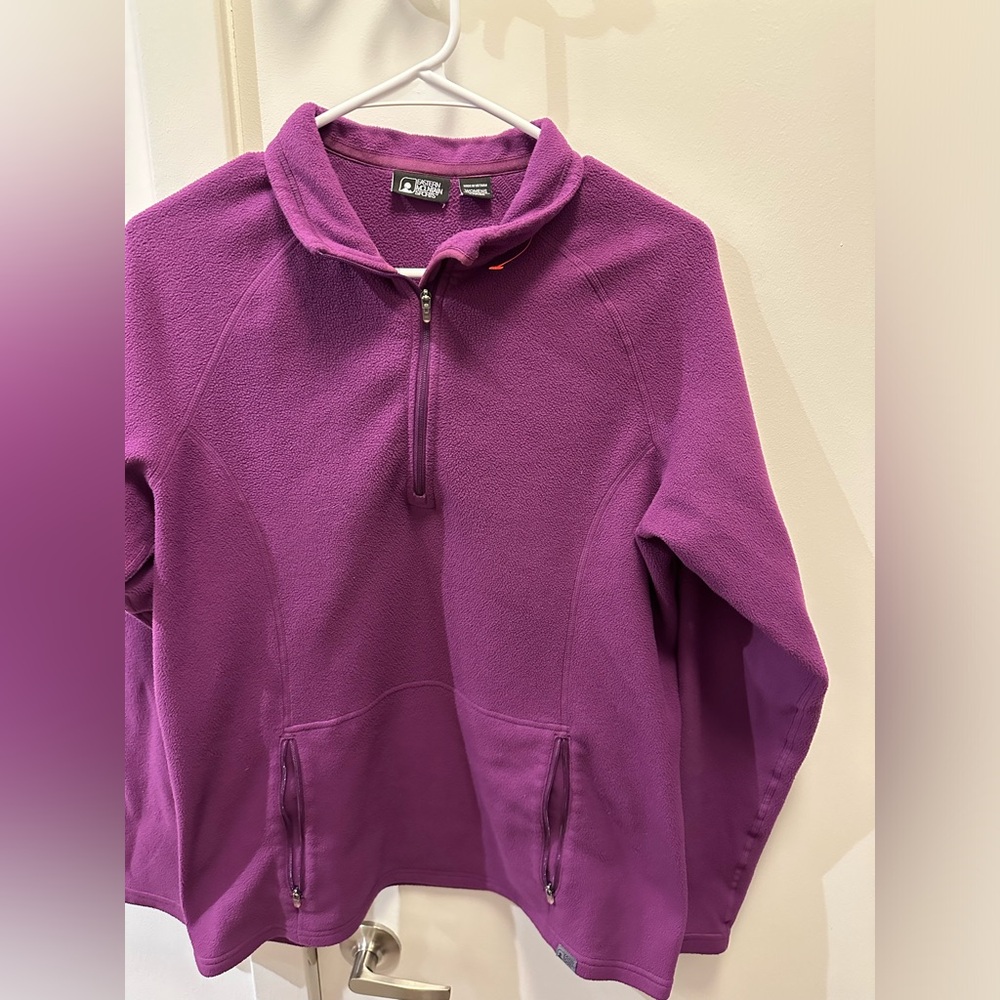 Eastern Mountains Sports size large